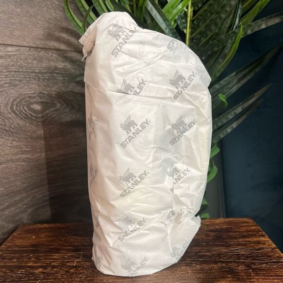 Stanley The Lunar New Year Flowstate Quencher 30oz in Cream Dragon. NIB! - Picture 9 of 16